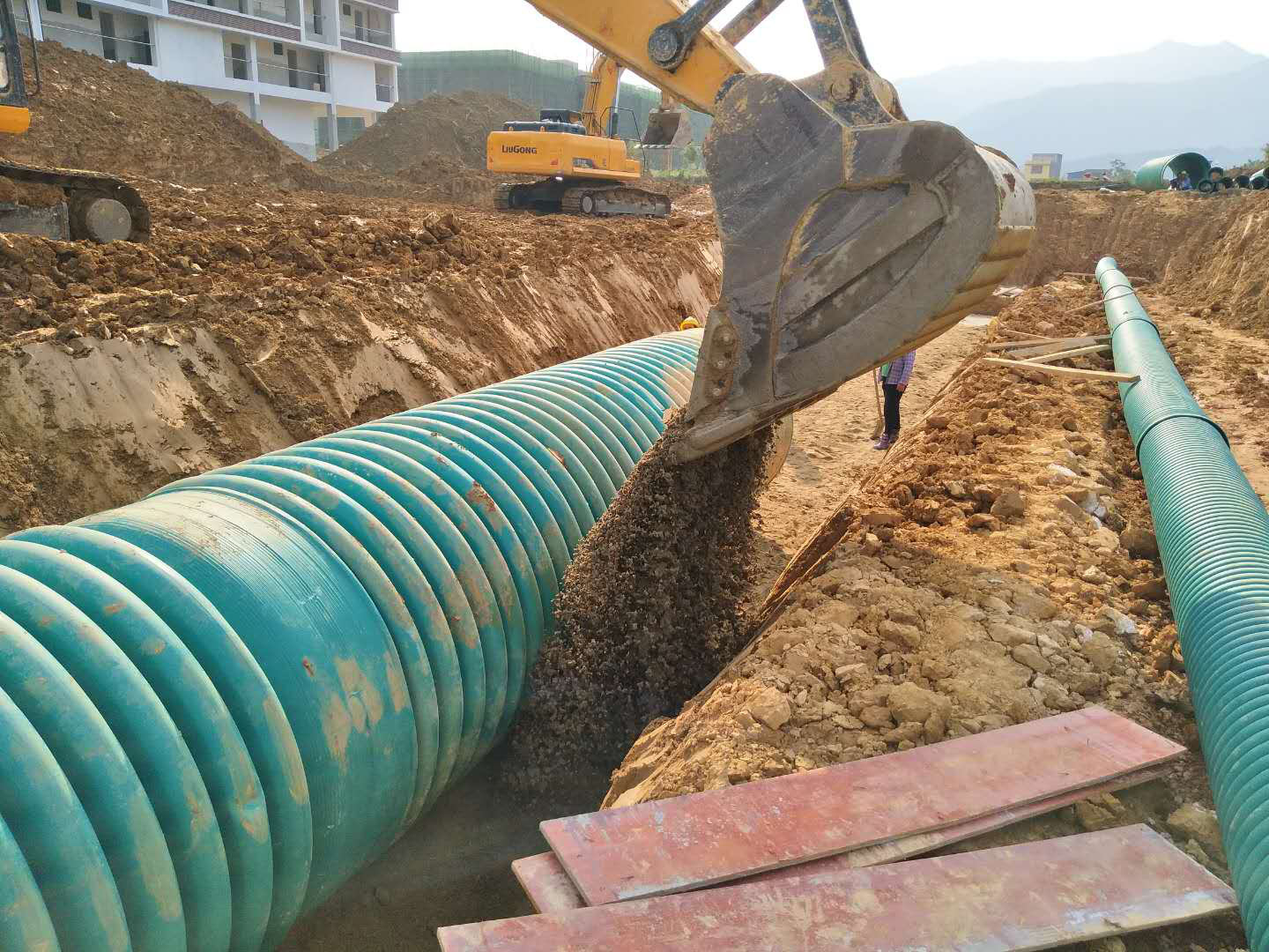  立筋式中空壁钢塑复合缠绕管